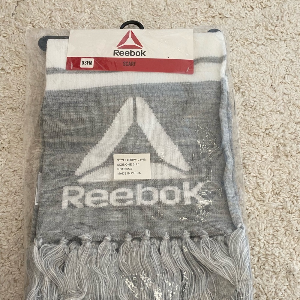 BNWT Reebok Gray Scar